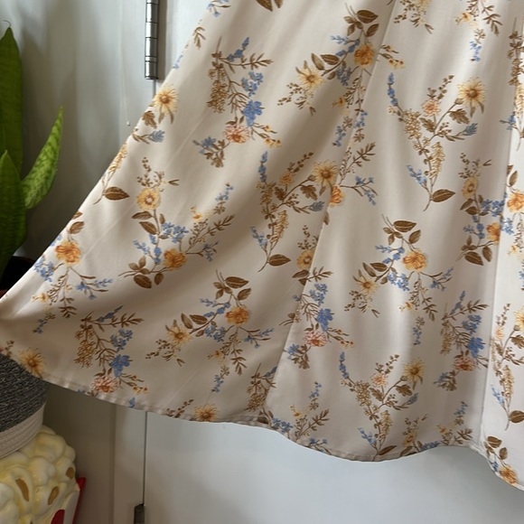 FOREVER 21 | Floral Print Skirt in Cream and Blue - Picture 8 of 14